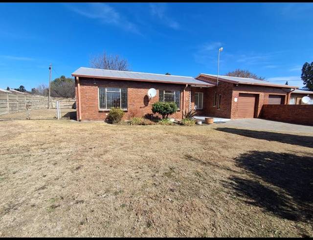 2 BEDROOM TOWNHOUSE FOR SALE IN MEYERVILLE